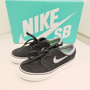 Nike SB Kids Stefan Janoski Skateboarding Shoe